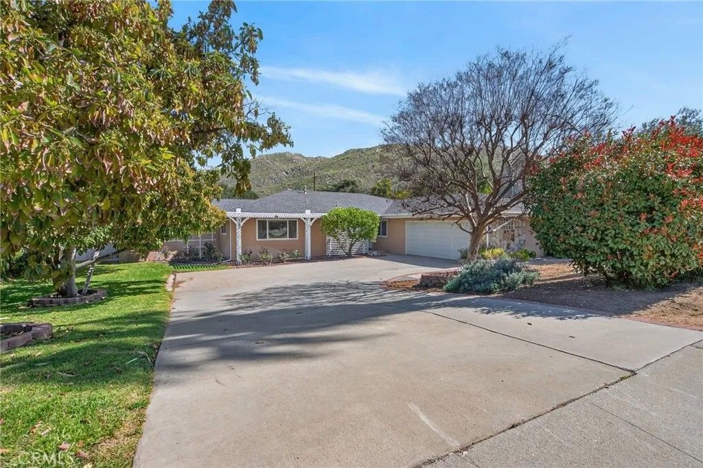 Photo of 4360 Watkins Dr, Riverside, CA 92507 (MLS # IV26053879)