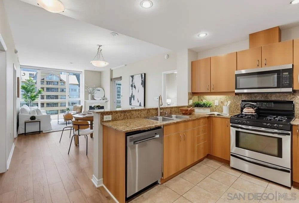 300 W Beech St 1101