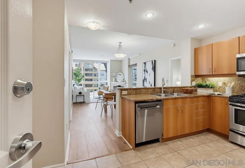 300 W Beech St 1101
