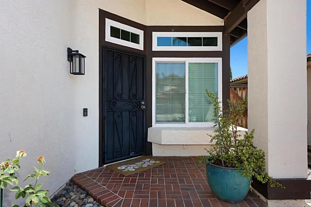 Photo of 1252 Dos Hermanos Gln, Escondido, CA 92027 (MLS # NDP2603920)