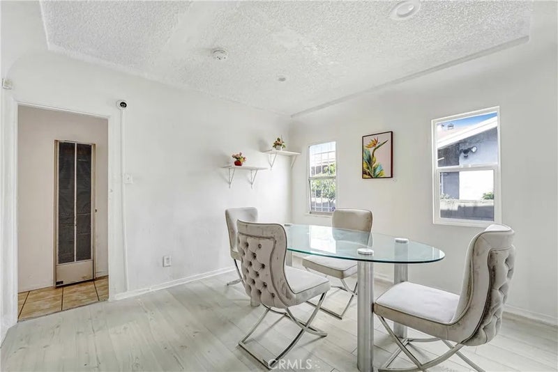 9027 Menlo