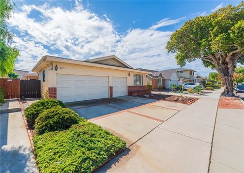 Tiny photo for 522 Avenue F, Redondo Beach, CA 90277 (MLS # PV25246697)