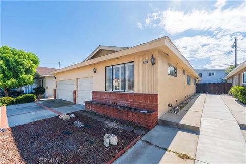 Tiny photo for 522 Avenue F, Redondo Beach, CA 90277 (MLS # PV25246697)