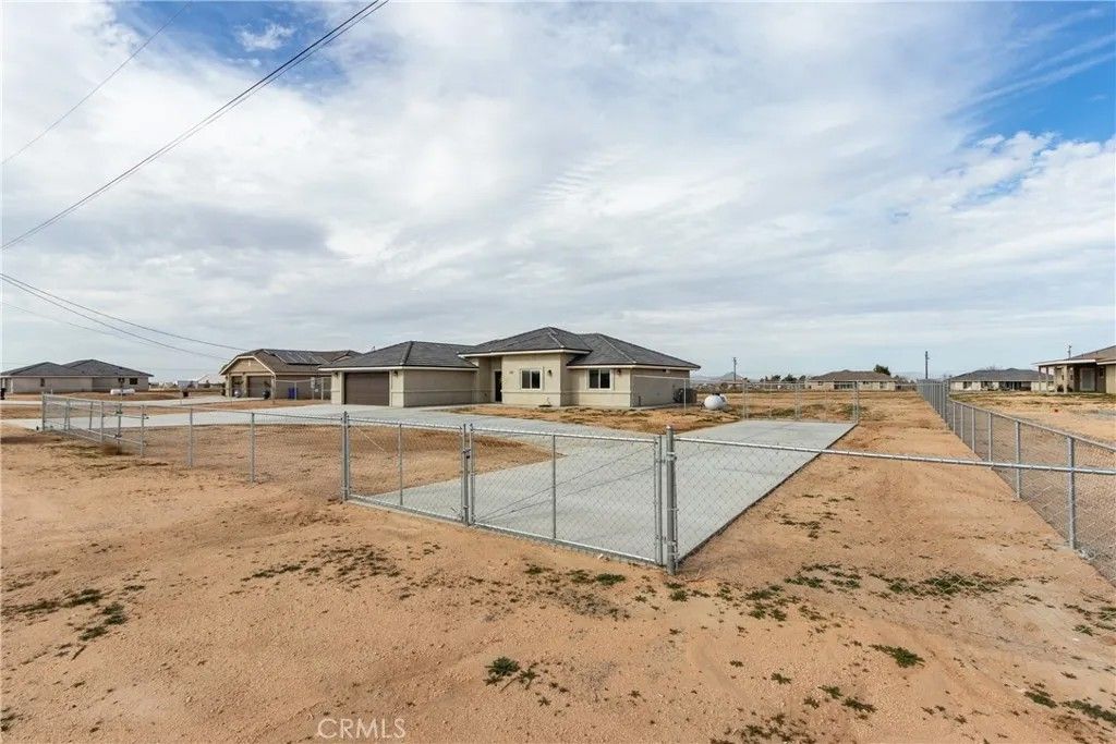 Photo of 22562 Houston Street, Apple Valley, CA 92308 (MLS # HD26028580)