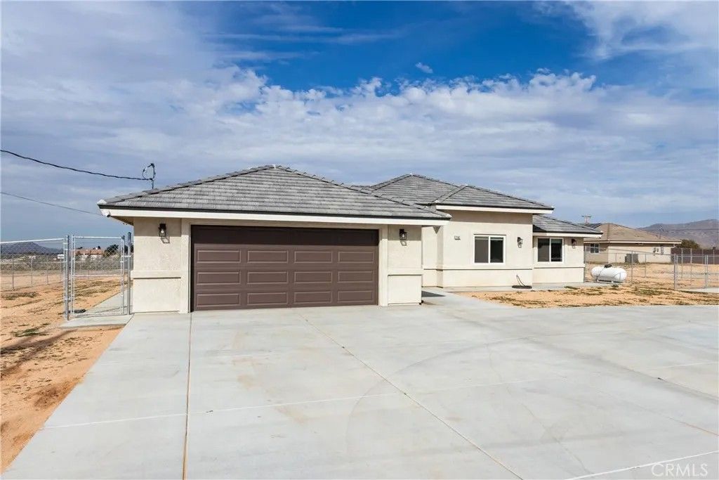 Photo of 22562 Houston Street, Apple Valley, CA 92308 (MLS # HD26028580)