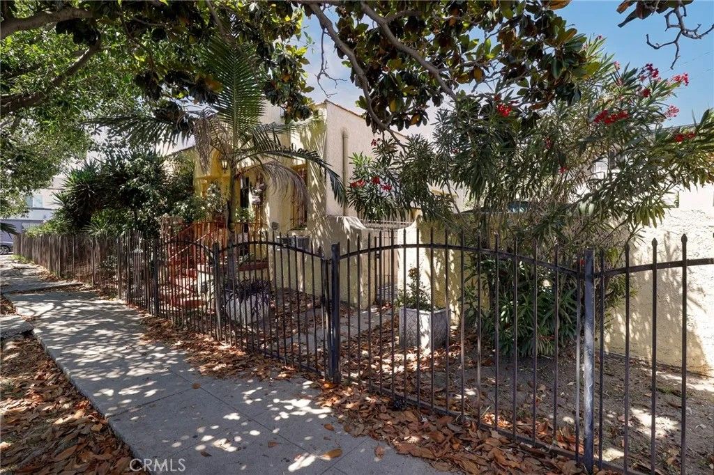 Photo of 4115 Council St, Los Angeles, CA 90004 (MLS # BB26085412)