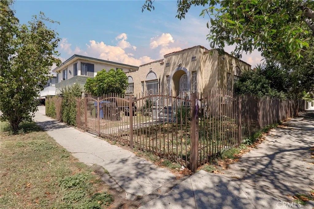 Photo of 4115 Council St, Los Angeles, CA 90004 (MLS # BB26085412)