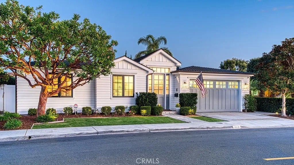 Photo of 712 K Thanga Dr, Corona Del Mar, CA 92625 (MLS # OC26015977)