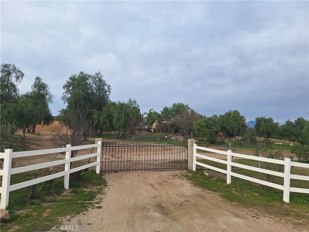 Photo of 40752 El Pequito Rd, Hemet, CA 92544 (MLS # SW26016443)
