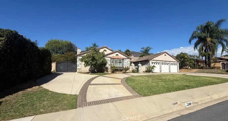 2289 Golden Hills