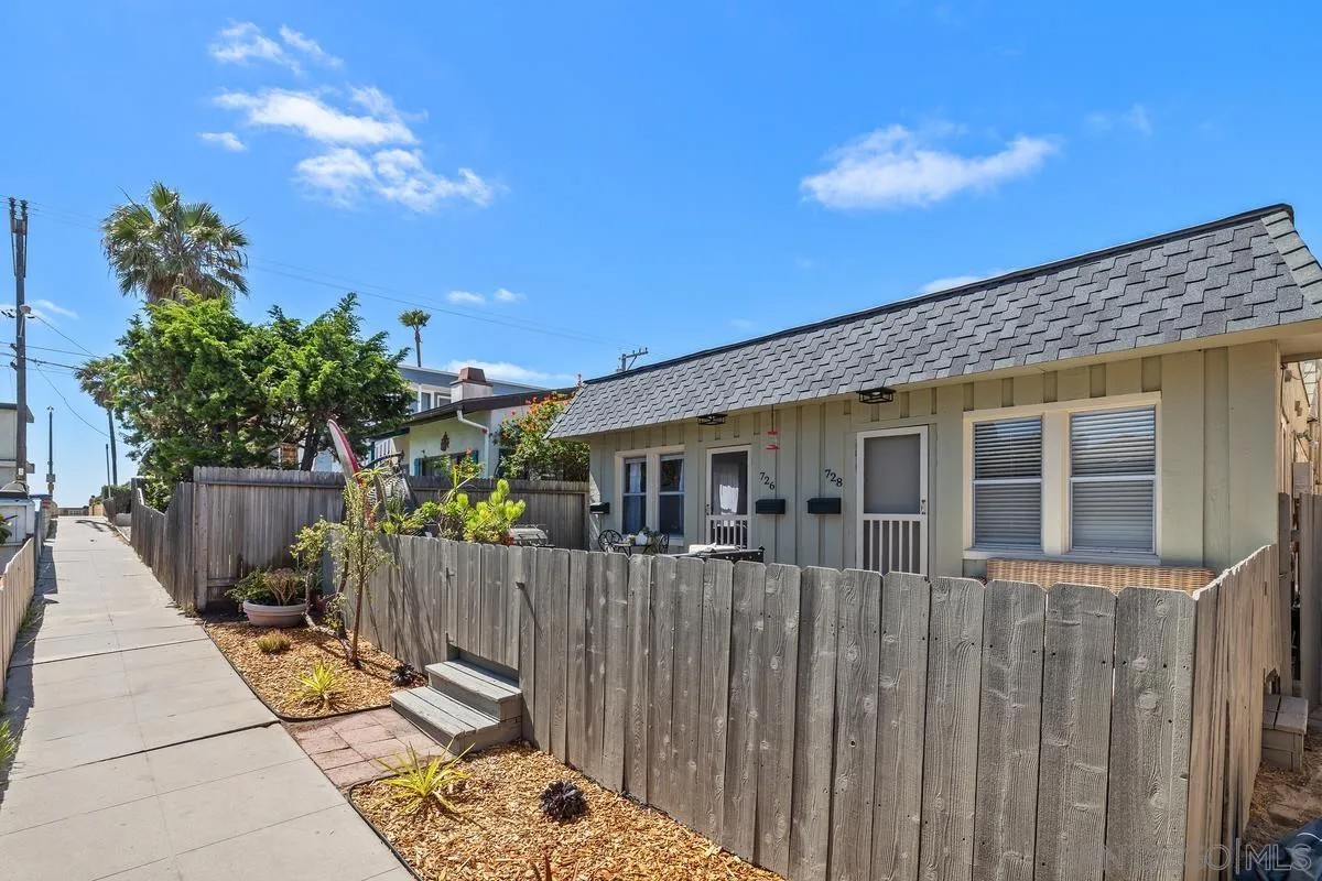 726-28 1/2 Ormond Ct