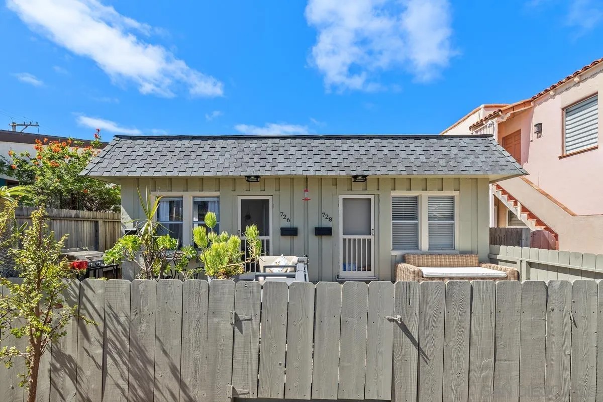 726-28 1/2 Ormond Ct