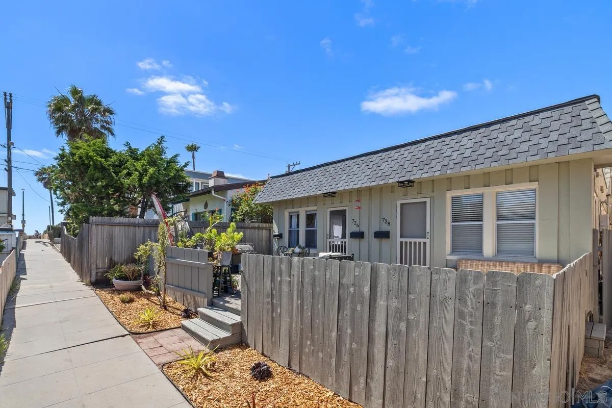 726-28 1/2 Ormond Ct