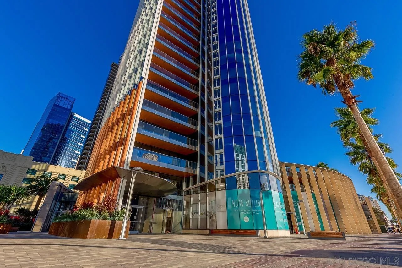 888 W E St 3201