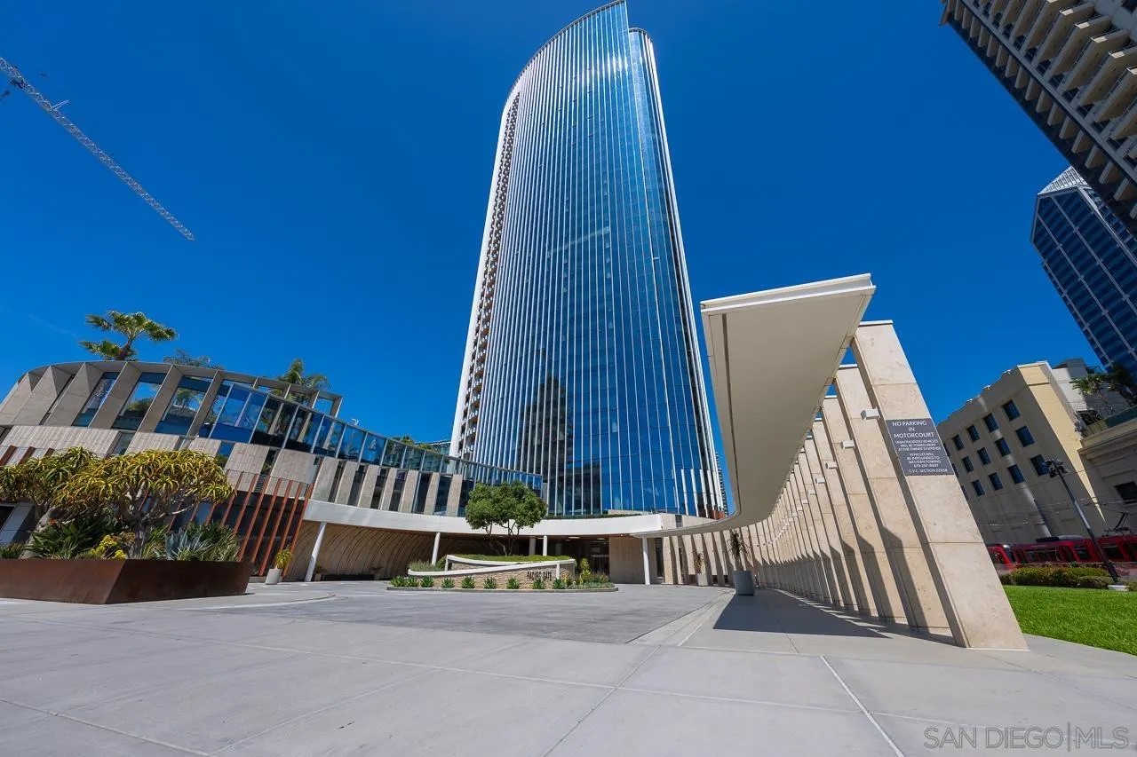 888 W E St 3201
