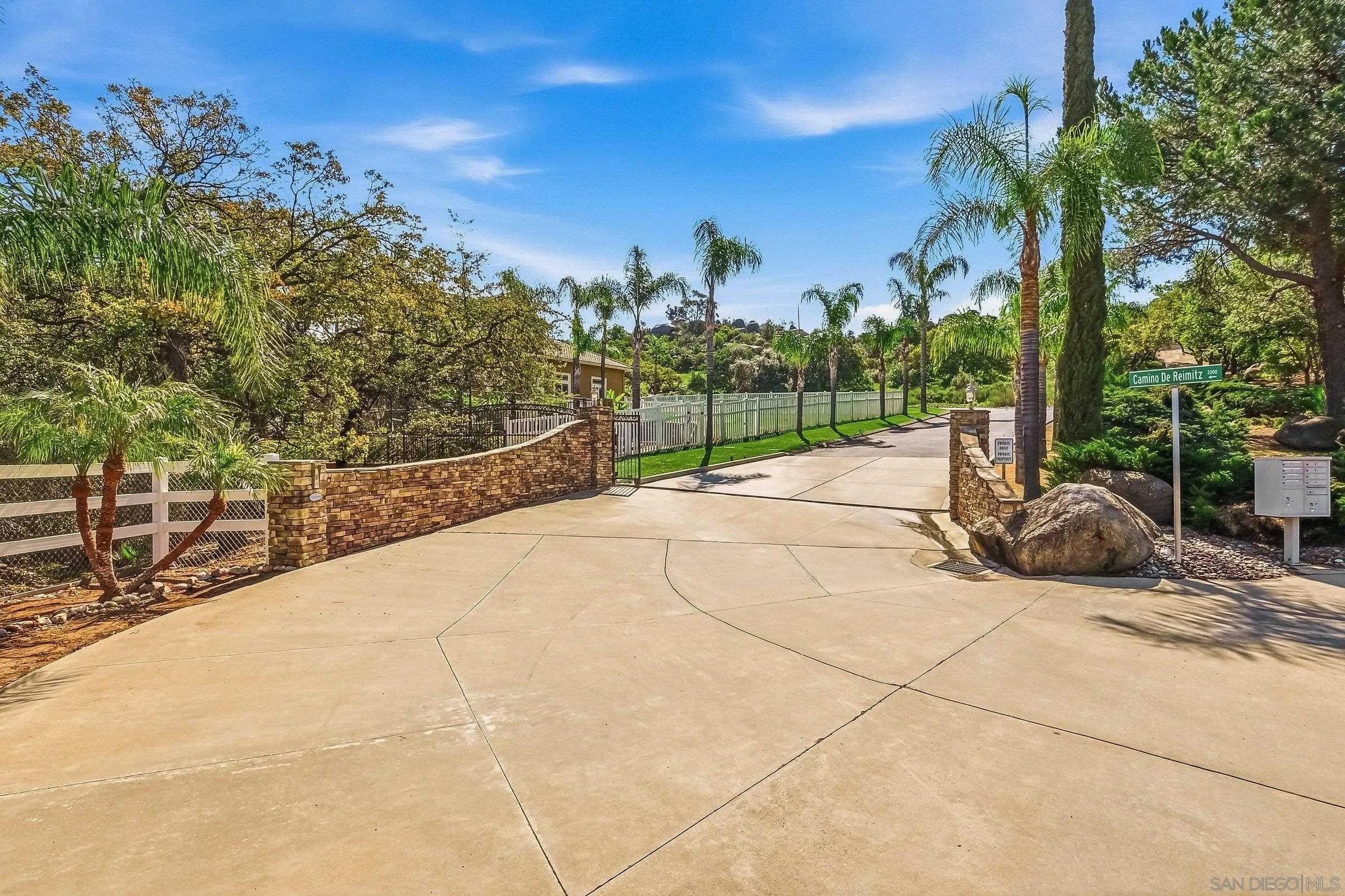 2043 Camino De Reimitz