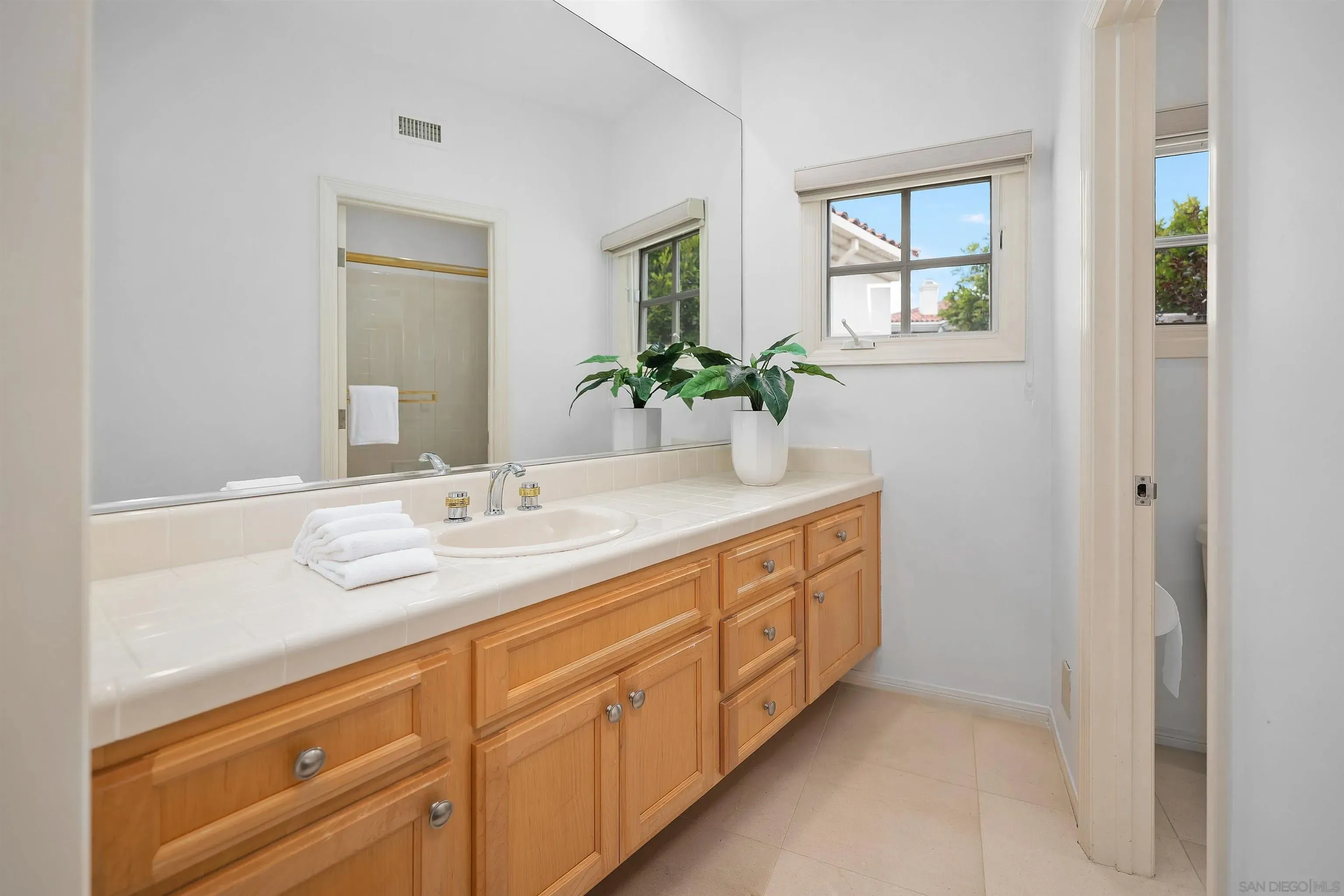 La Jolla, California 92037, United States, 3 Bedrooms Bedrooms, ,4 BathroomsBathrooms,Residential,Active,192191