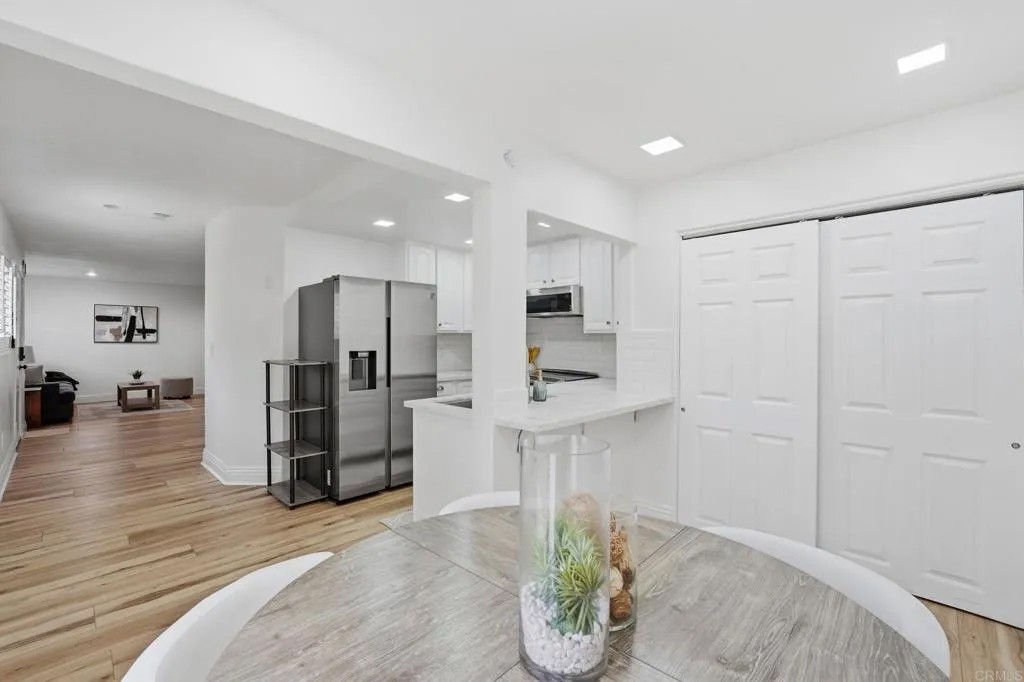 1450 Melrose Avenue 27