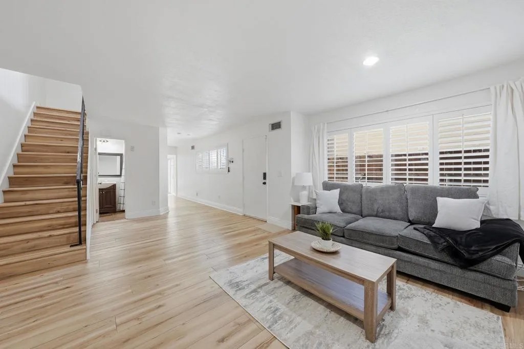 1450 Melrose Avenue 27