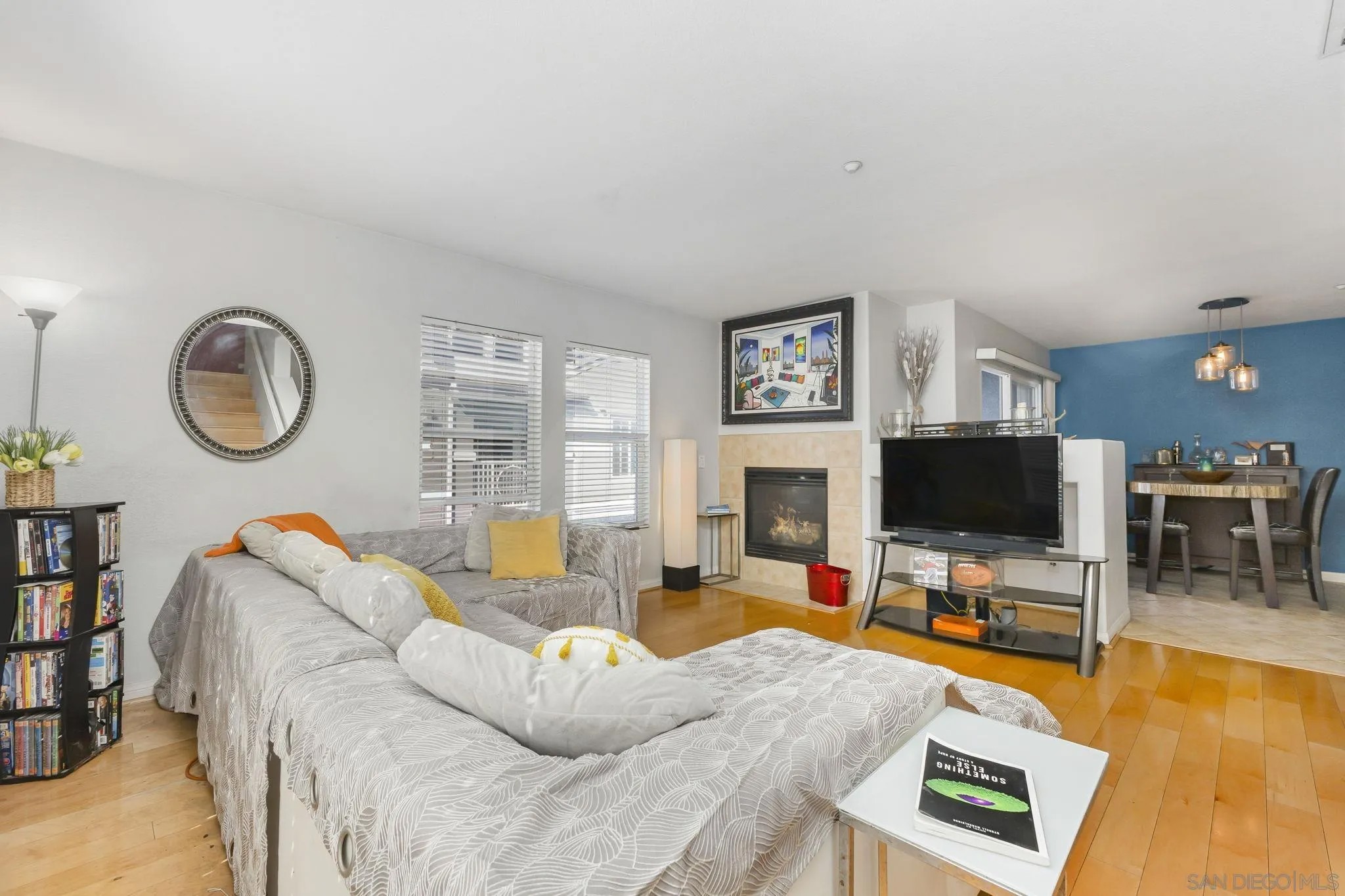 3549 Shoreline Bluff Lane