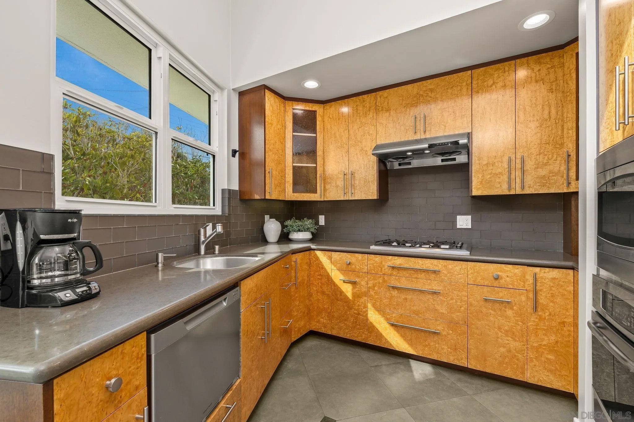 438 La Mesa Ave