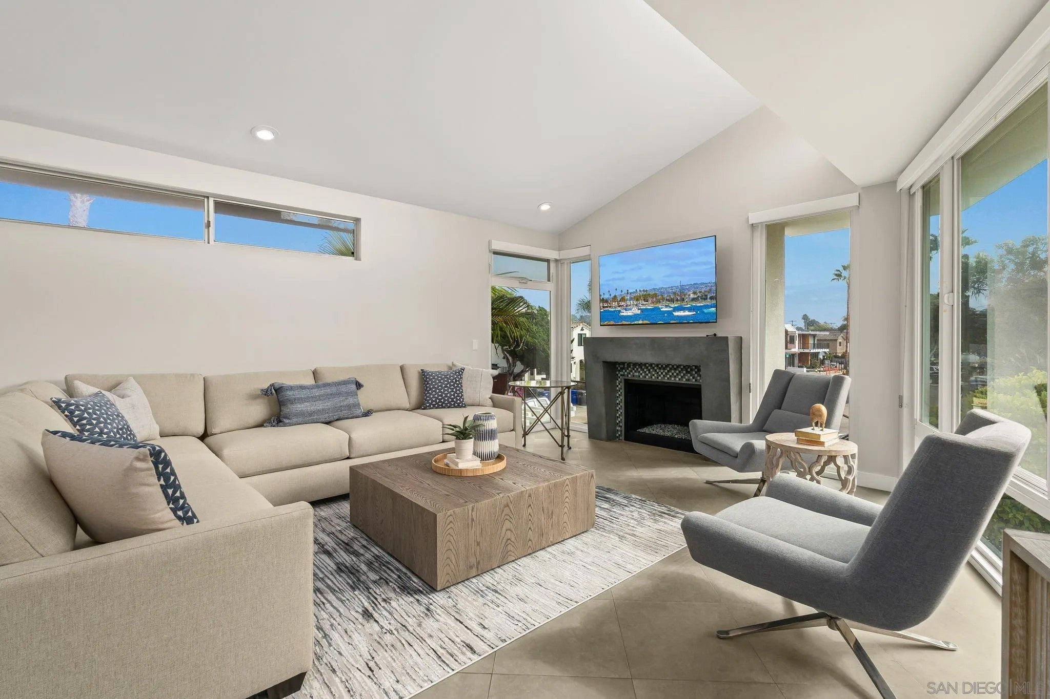438 La Mesa Ave