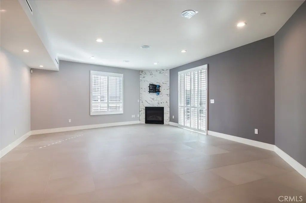 Photo of 2225 Mira Vista Avenue, Montrose, CA 91020 (MLS # GD25259362)