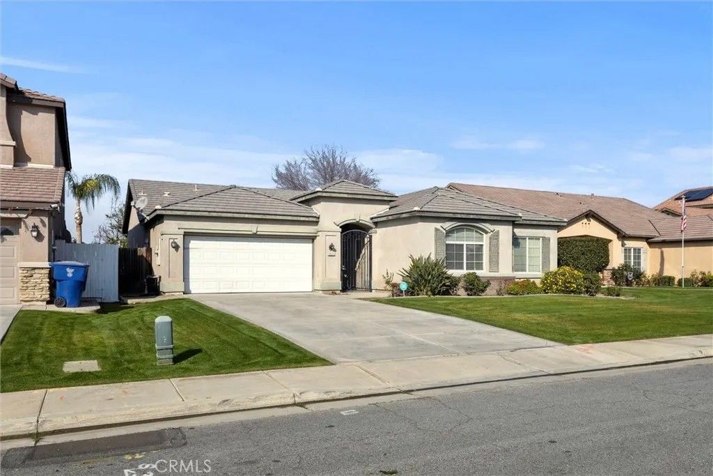 Photo of 5023 Villa Bella Ln, Bakersfield, CA 93311 (MLS # NS26011376)