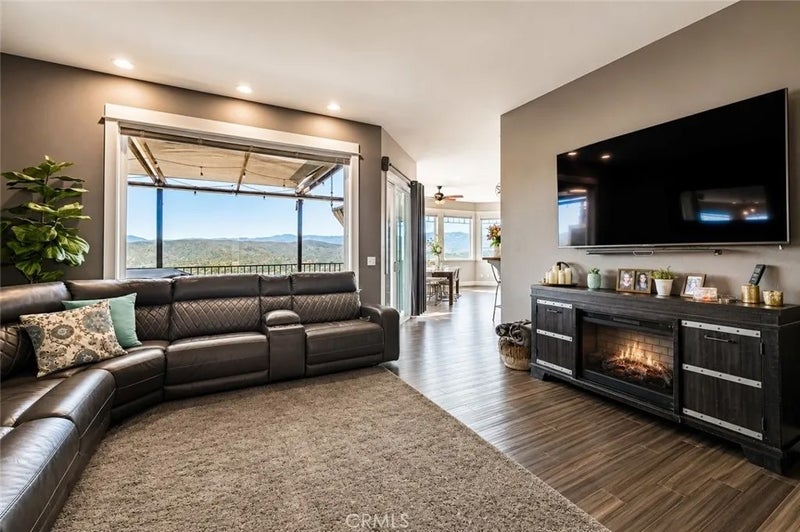17535 Meadow View