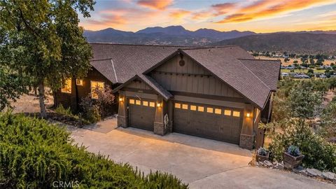 3 beds bed, 3.5 baths bath property at 17535 Meadow View, Hidden Valley Lake, CA 95467