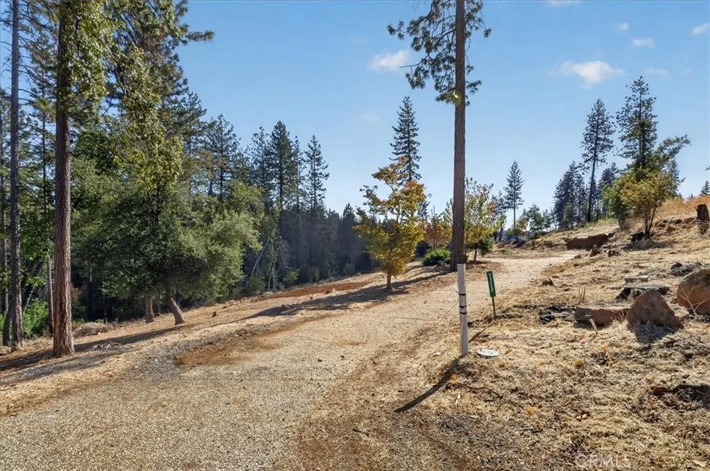 Photo of 1712 Connell Ln, Paradise, CA 95969 (MLS # SN26228451)