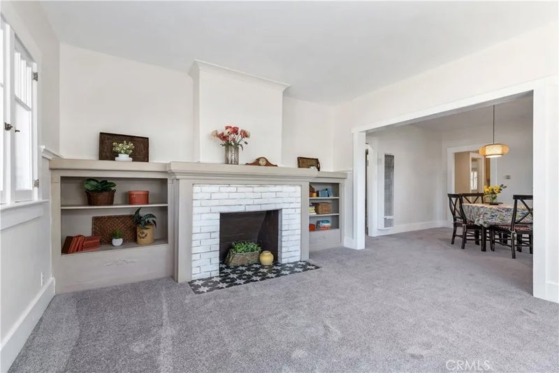 2925 Vine