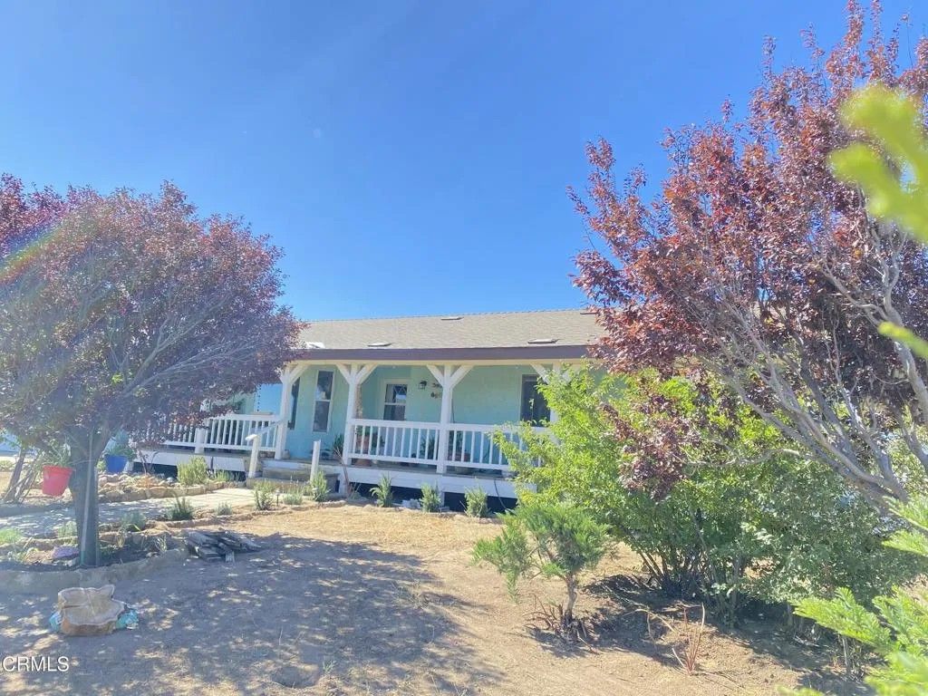Photo of 18300 Grant Place, Tehachapi, CA 93561 (MLS # V1-34306)