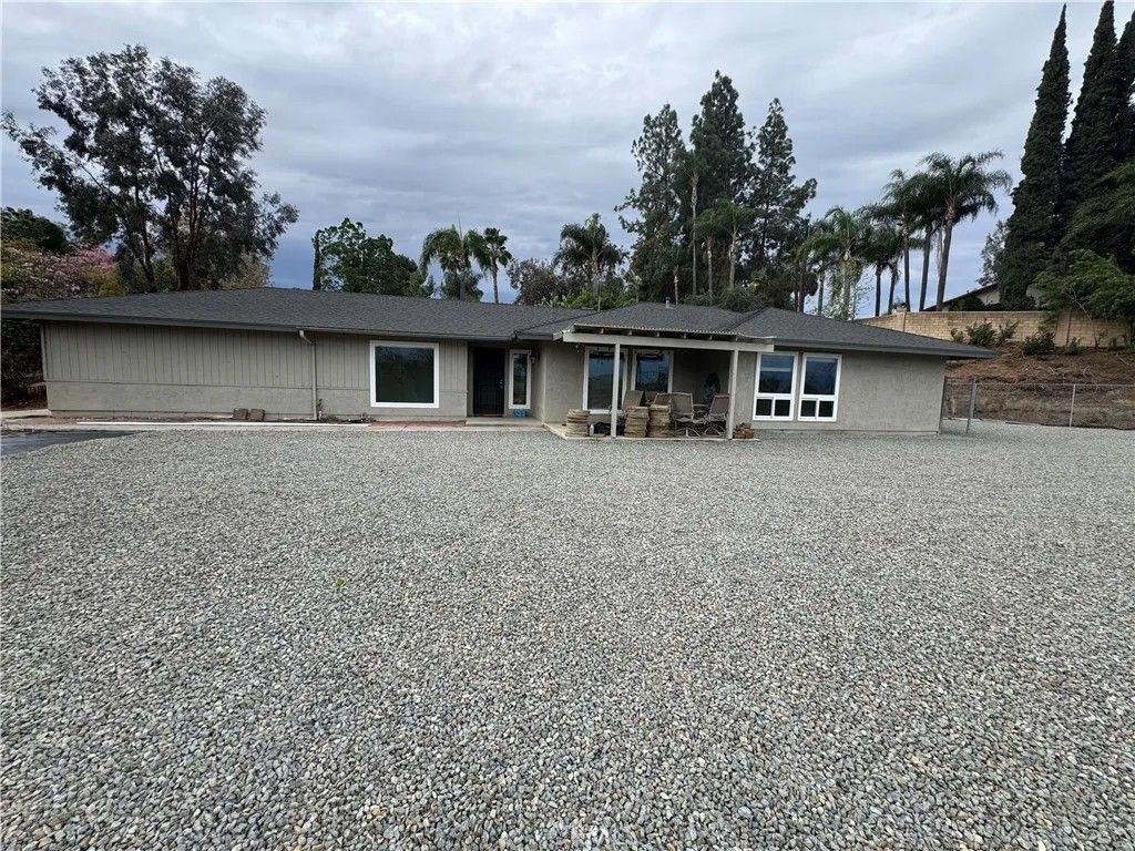 Photo of 15521 Saddleback Rd, Riverside, CA 92506 (MLS # IV25281675)