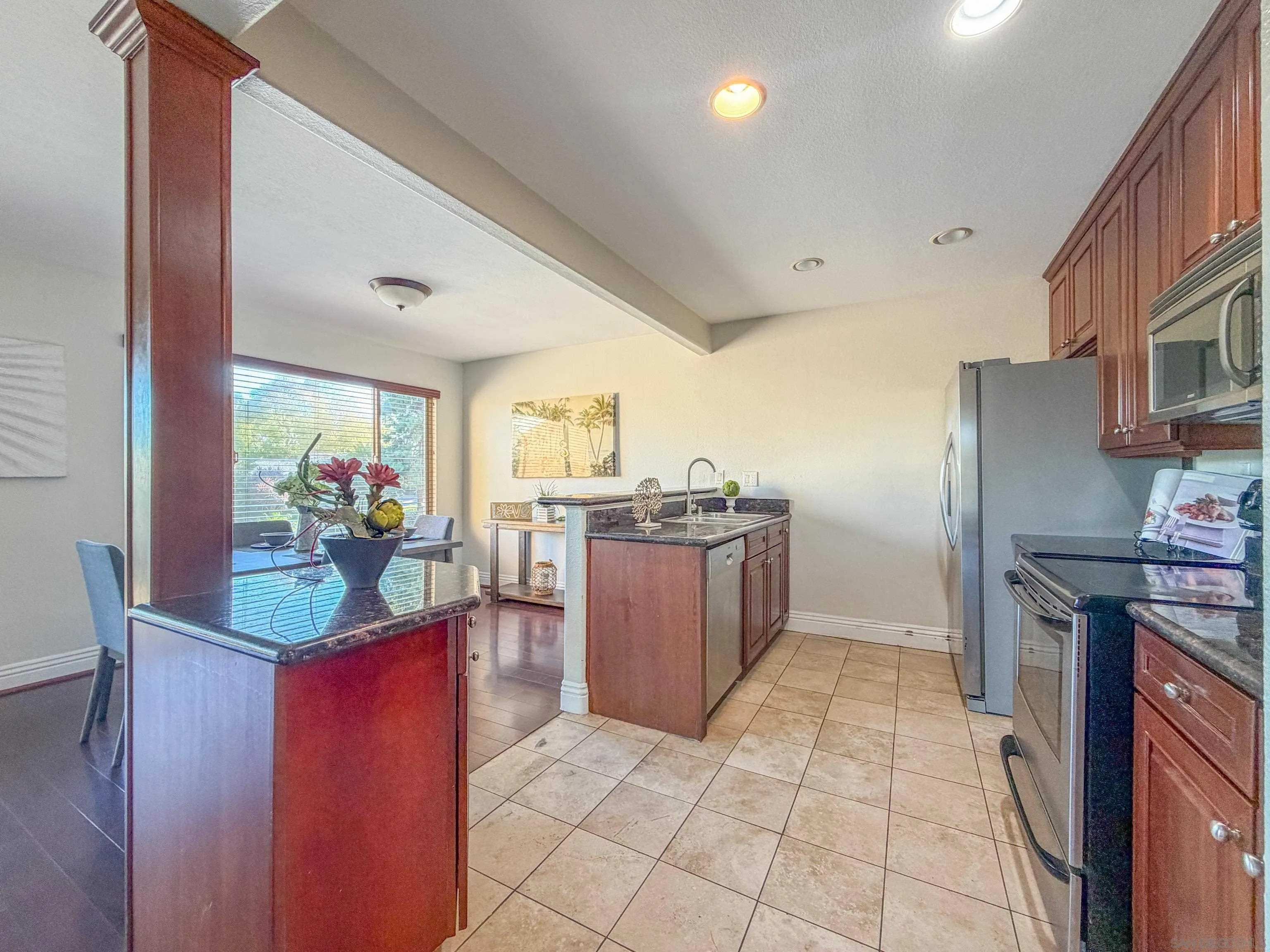 3167 Via Alicante 242