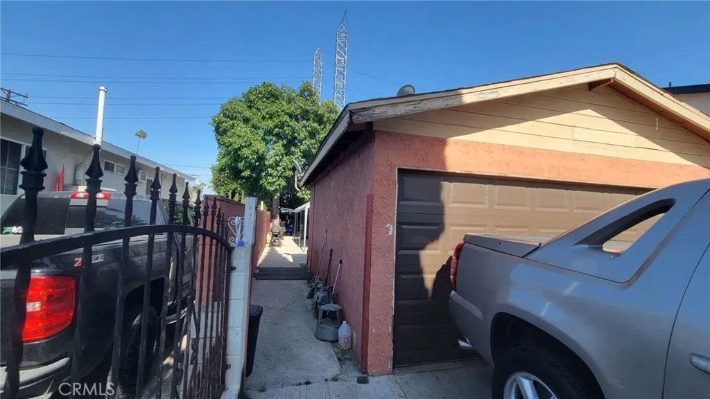9306 Parmelee Avenue