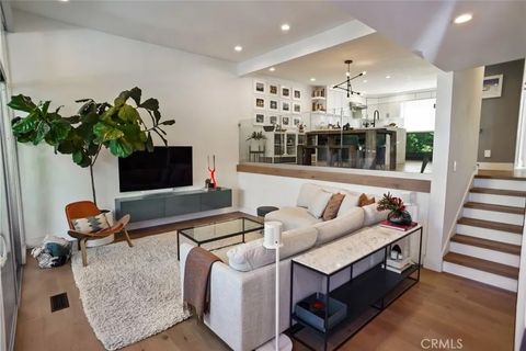 Photo of 4426 W Kling Street, Burbank, CA 91505 (MLS # BB25239194)
