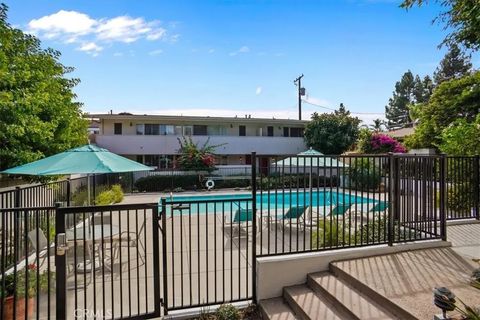 Tiny photo for 4426 W Kling Street, Burbank, CA 91505 (MLS # BB25239194)