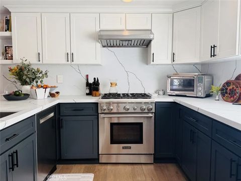 Tiny photo for 4426 W Kling Street, Burbank, CA 91505 (MLS # BB25239194)