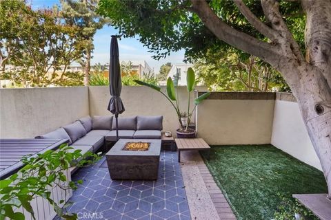 Tiny photo for 4426 W Kling Street, Burbank, CA 91505 (MLS # BB25239194)