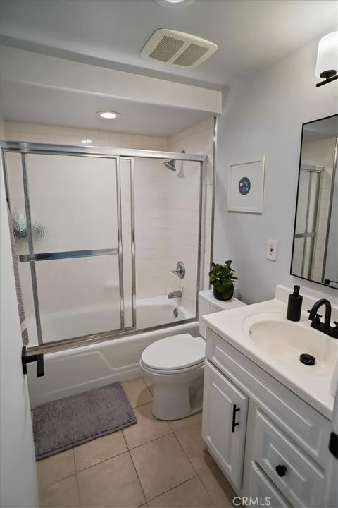 Tiny photo for 4426 W Kling Street, Burbank, CA 91505 (MLS # BB25239194)