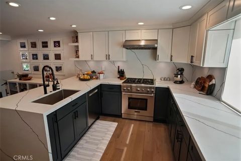 Tiny photo for 4426 W Kling Street, Burbank, CA 91505 (MLS # BB25239194)