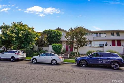 Tiny photo for 4426 W Kling Street, Burbank, CA 91505 (MLS # BB25239194)