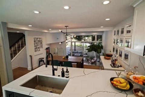 Tiny photo for 4426 W Kling Street, Burbank, CA 91505 (MLS # BB25239194)