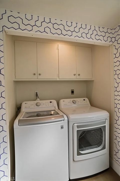 Tiny photo for 4426 W Kling Street, Burbank, CA 91505 (MLS # BB25239194)