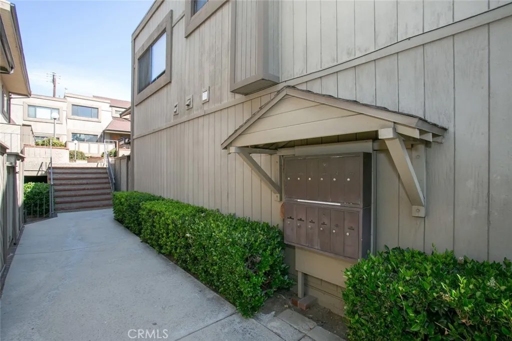 503 E Tujunga Avenue B