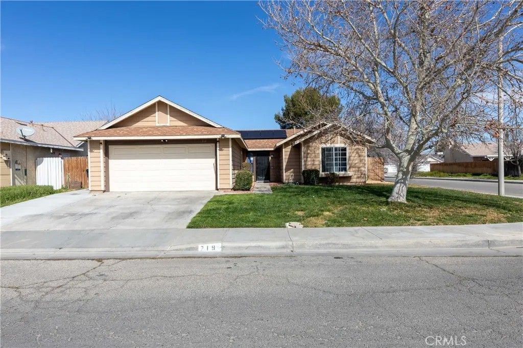 Photo of 719 W Avenue H2, Lancaster, CA 93534 (MLS # RS26042456)
