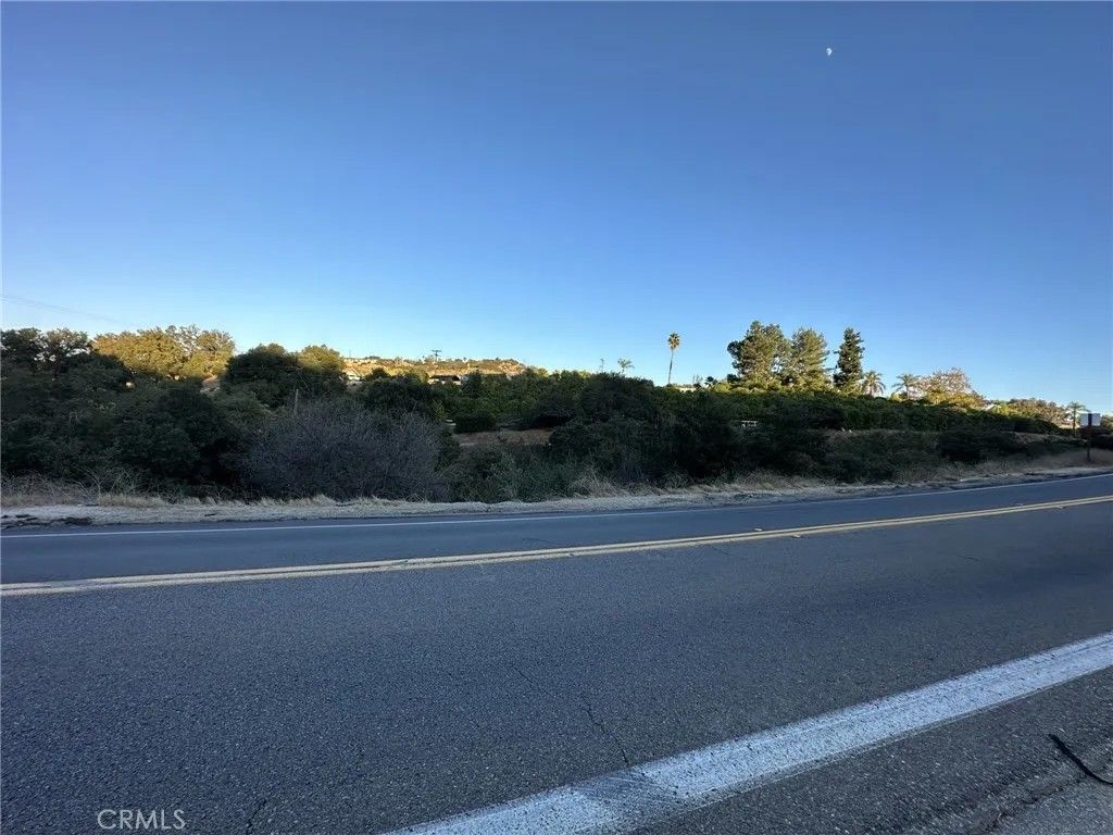 Photo of 29197 Lilac Rd, Valley Center, CA 92082 (MLS # TR25001150)