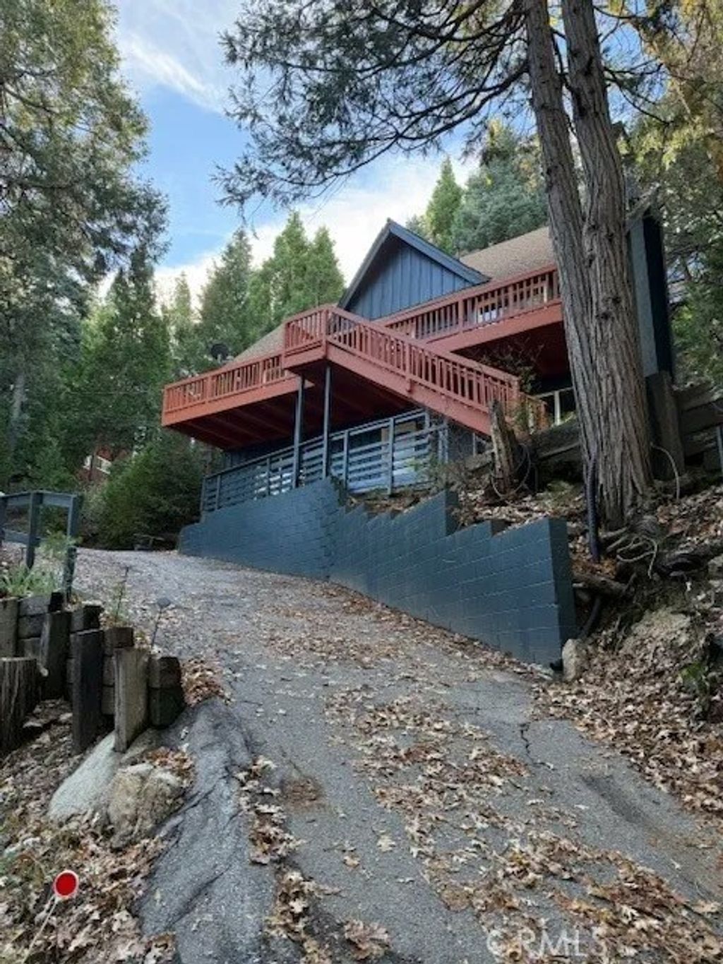 Photo of 286 Terrace Rd, Lake Arrowhead, CA 92352 (MLS # IG25267852)