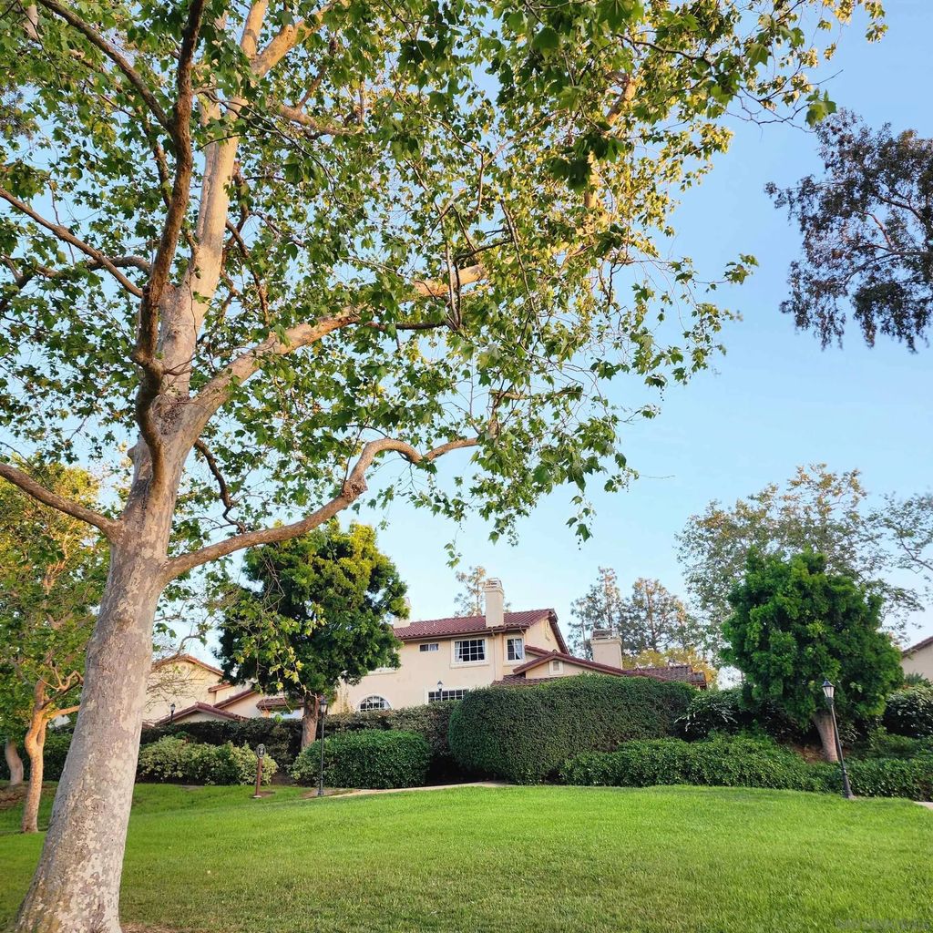 Photo of 4050 Porte de Palmas #26, San Diego, CA 92122 (MLS # 260006798)